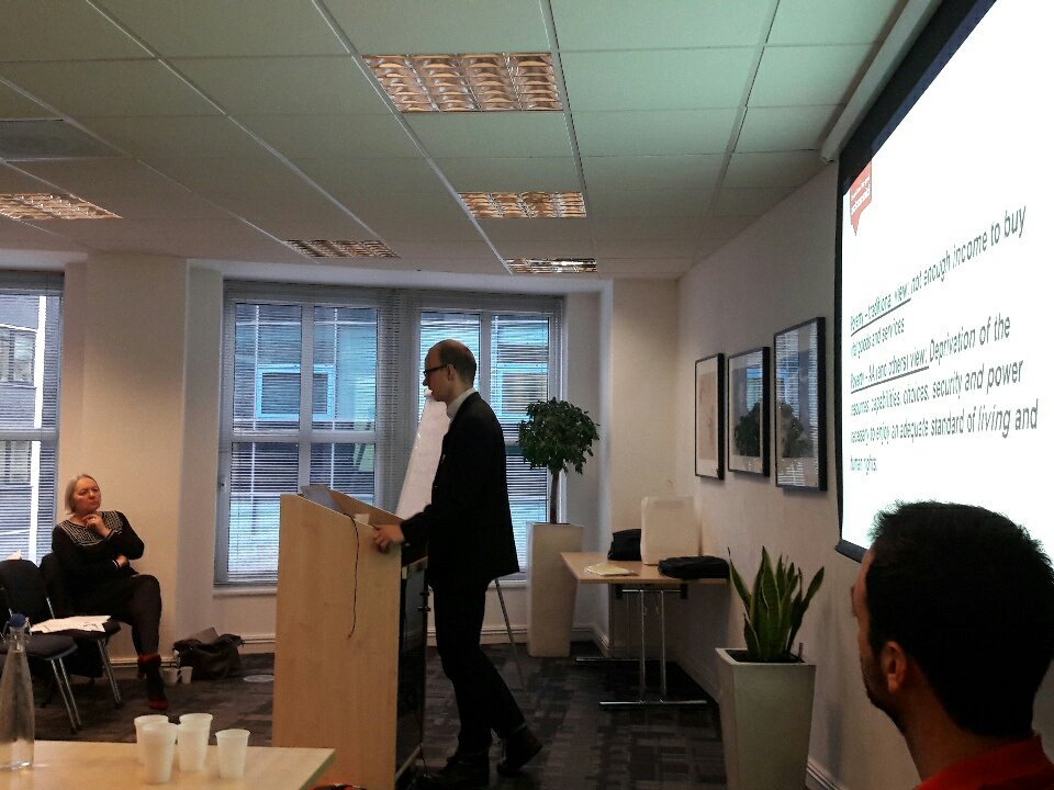 CommPsychInfo's tweet image. Anders Dahlbeck discussing empowerment and solidarity in the face of poverty. #Spaces4Hope2016