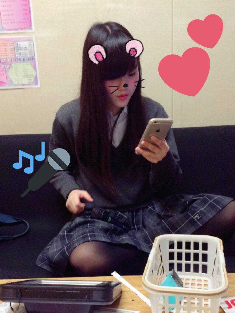 ami_ldh_0912's tweet photo. 今日のOFFは山田のみきちゃんとカラオケ👭🎤💕
笑いっぱなしでお腹痛かった（笑）
また遊ぼーー
みずきも今度は一緒に（笑） https://t.co/f7hXYHSDl2