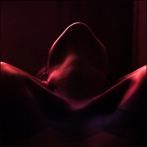 #CarnalVerse p92

Tongue 'tween toes
lips sticking instep
kisses on the up and up
fuzzy cup
corona symbols instant
shall I go
on?