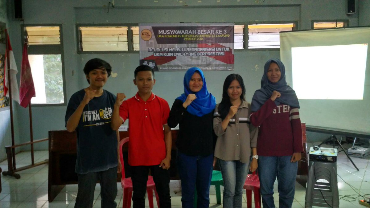 Poto bersama pimpinan 2016 dan 2017 UKM KOIN UNILA