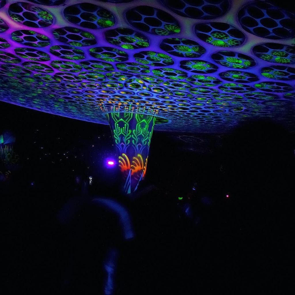 Chels_Vee's tweet image. Incredible "gazebo" on the dance floor #vortexopensource2016 #vortexopensource #circleofdr… ift.tt/2gvIeRC