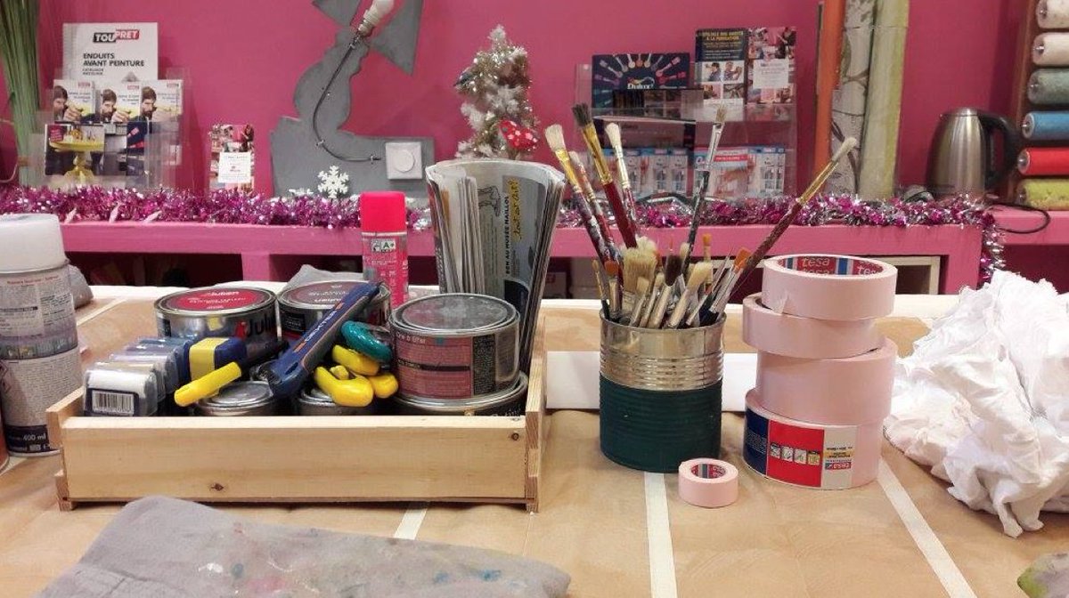 GazelleaParis's tweet photo. Après 1h30 d'atelier, de beaux supports pour smartphones ont été créés #DIYEcho #deco https://t.co/nlHe8gLJKG