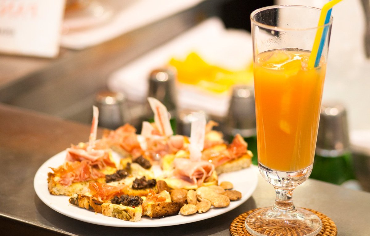 Please2Meet's tweet image. La ricetta per l'aperiMeet? 
Cocktail, frutta, #Please2meet e tanti nuovi amici!