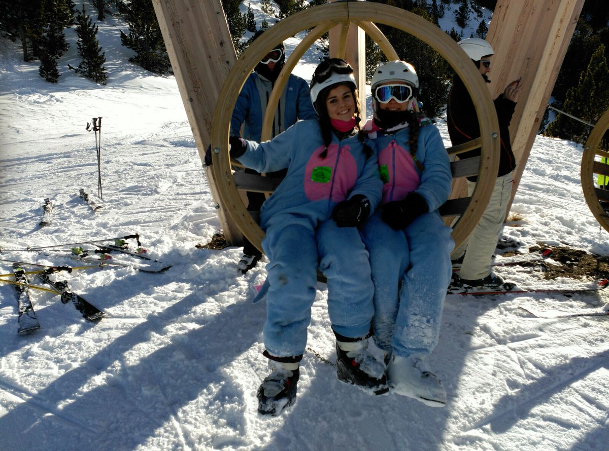 RitmicaNatalia's tweet photo. Que ganitas de esto😭❄⛄🎿 https://t.co/7pggqlBdu8