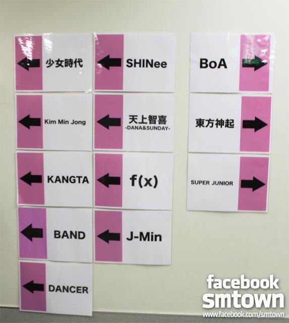 pokueri_0309's tweet photo. 楽屋の振り分け方に、えっせむの実力縦社会を感じる。 https://t.co/SsCvlzkIKf