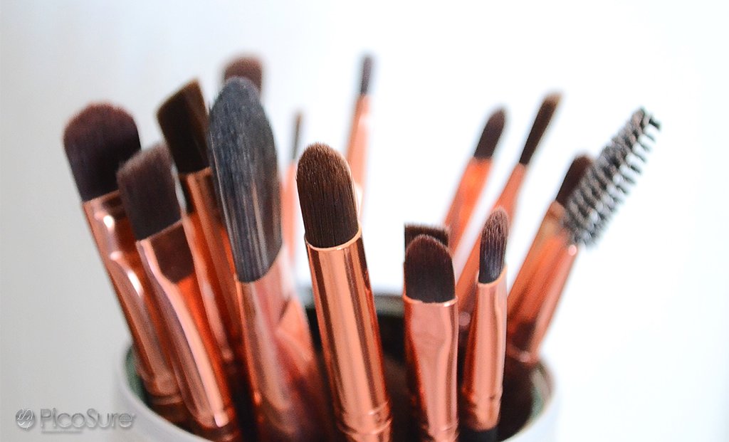 #TipTuesday: Cleaning your makeup brushes once a month can lead to clearer skin.