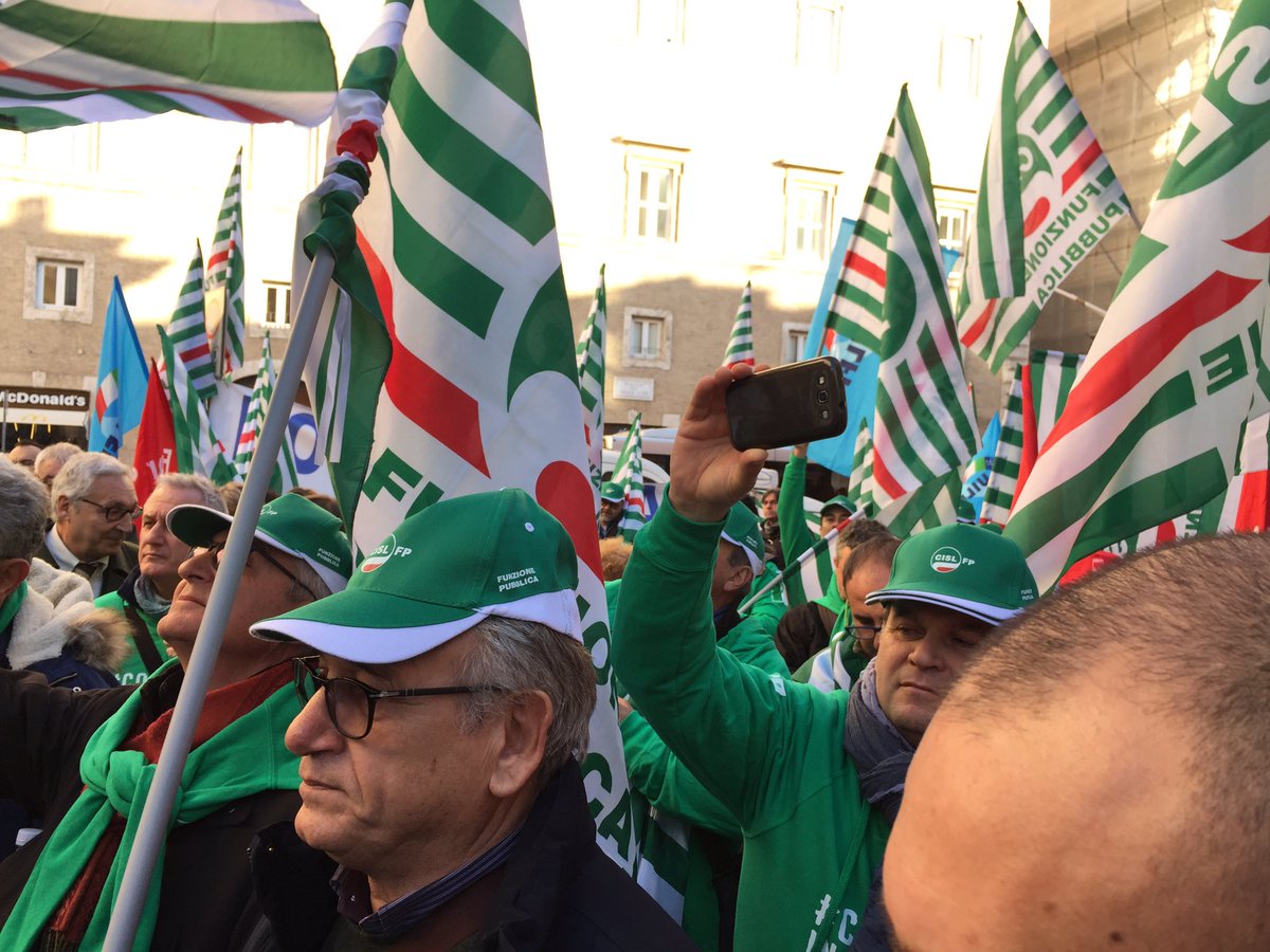 cislfp's tweet photo. #polizialocale la voce dei 60mila agenti che lavorano ogni giorno nel territorio per la sicurezza delle persone #contrattoinsicurezza https://t.co/Wgl4LGWMmH