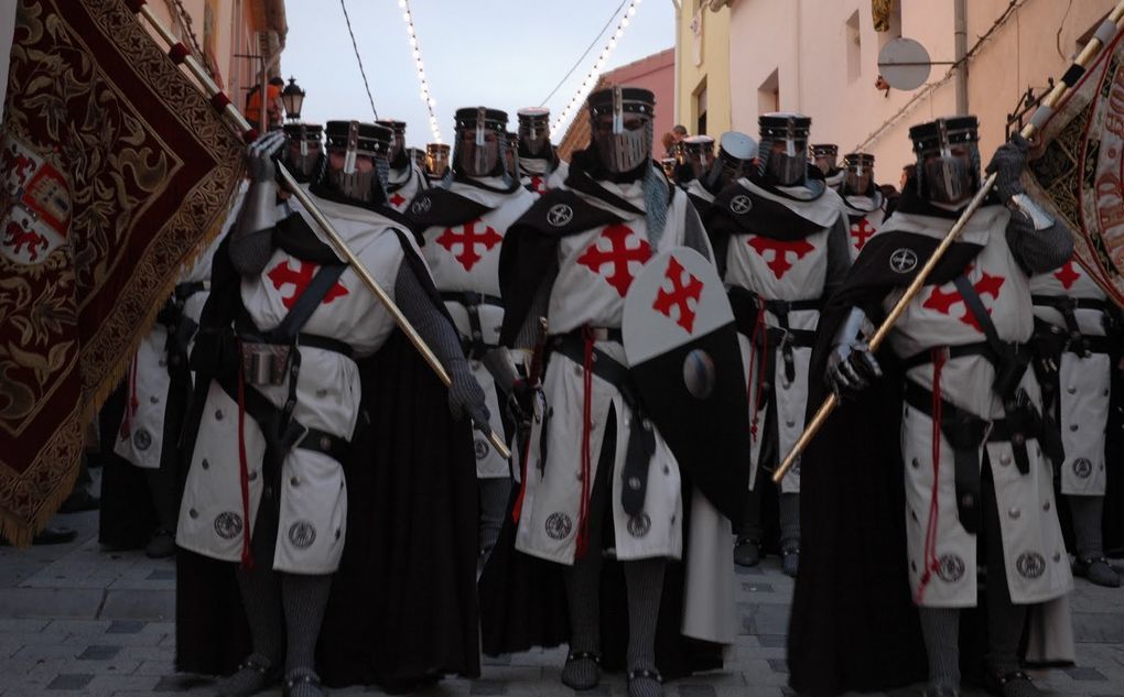 Seguidores de Trump confunden un vídeo de 'Moros y Cristianos' con neonazis de maniobras
vozpopuli.com/memesis/Trump-…