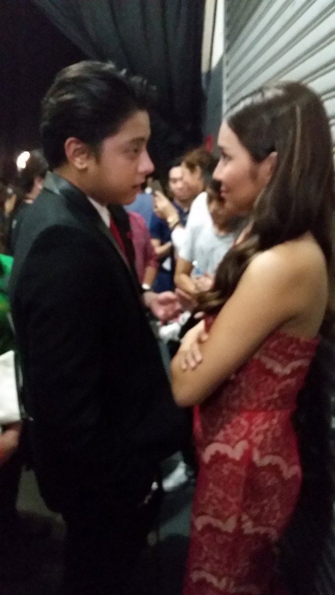 MissHappyWriter's tweet photo. Kath and DJ stare off #ABSCBNChristmasSpecial https://t.co/VJbZNV8Tfd