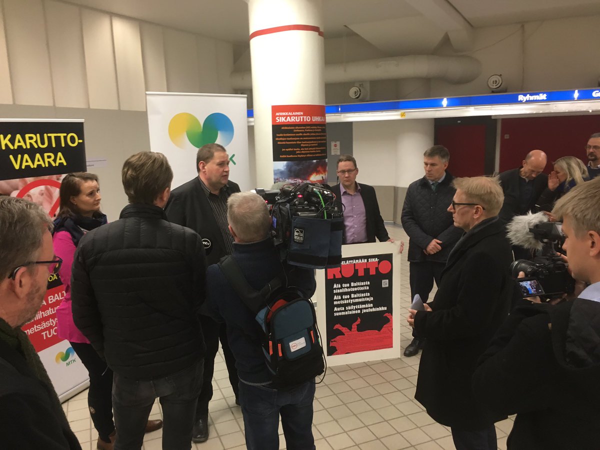 Suhtaudumme vakavasti #ASF-riskiin. Tulemme rajoittamaan sikojen ulkotarhausta sekä lisäämään tiedotusta rajoilla. 
mmm.fi/artikkeli/-/as…