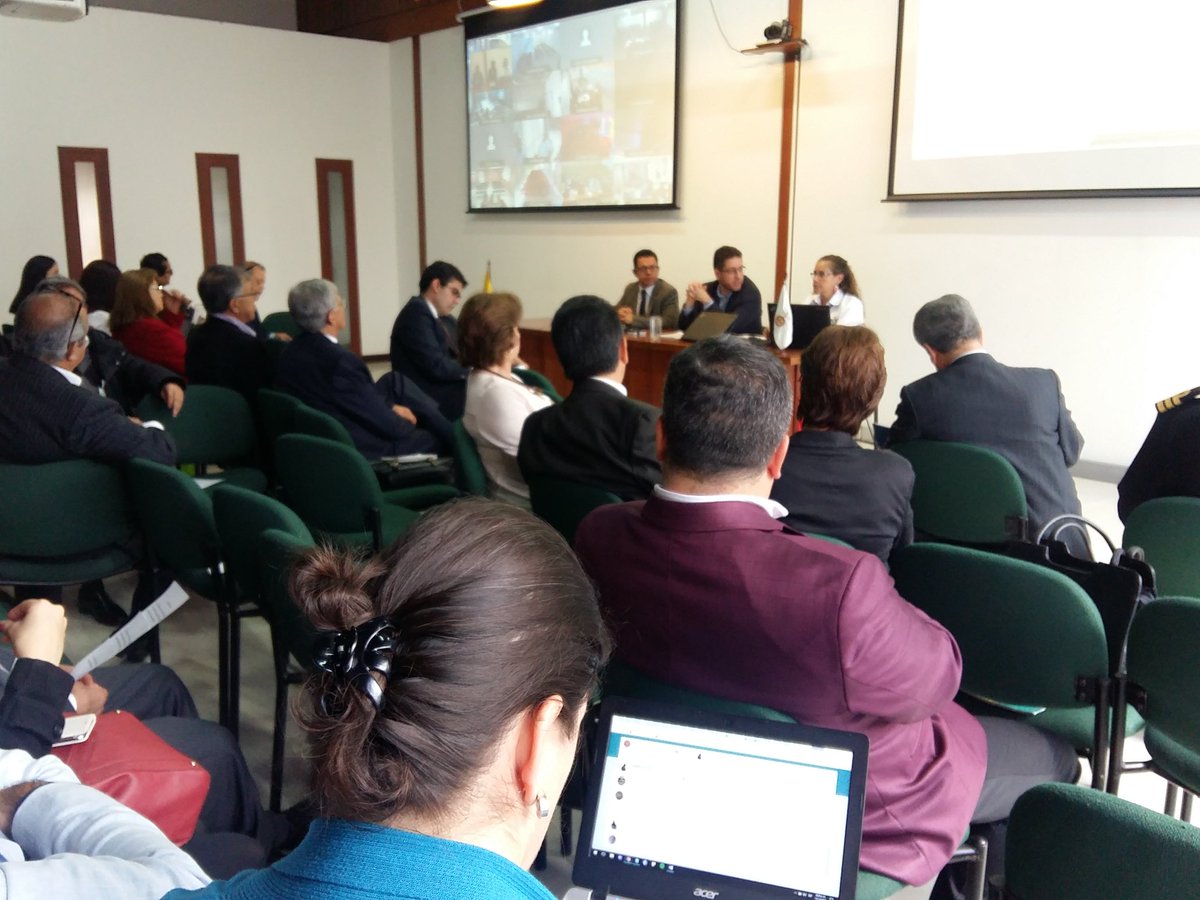 conjuanvaldes's tweet photo. "La razón de #MesasSectoriales es también impactar condiciones de trabajadores y emprendedores y aportar a formar el mejor talento humano" https://t.co/rV3hjUxgIl