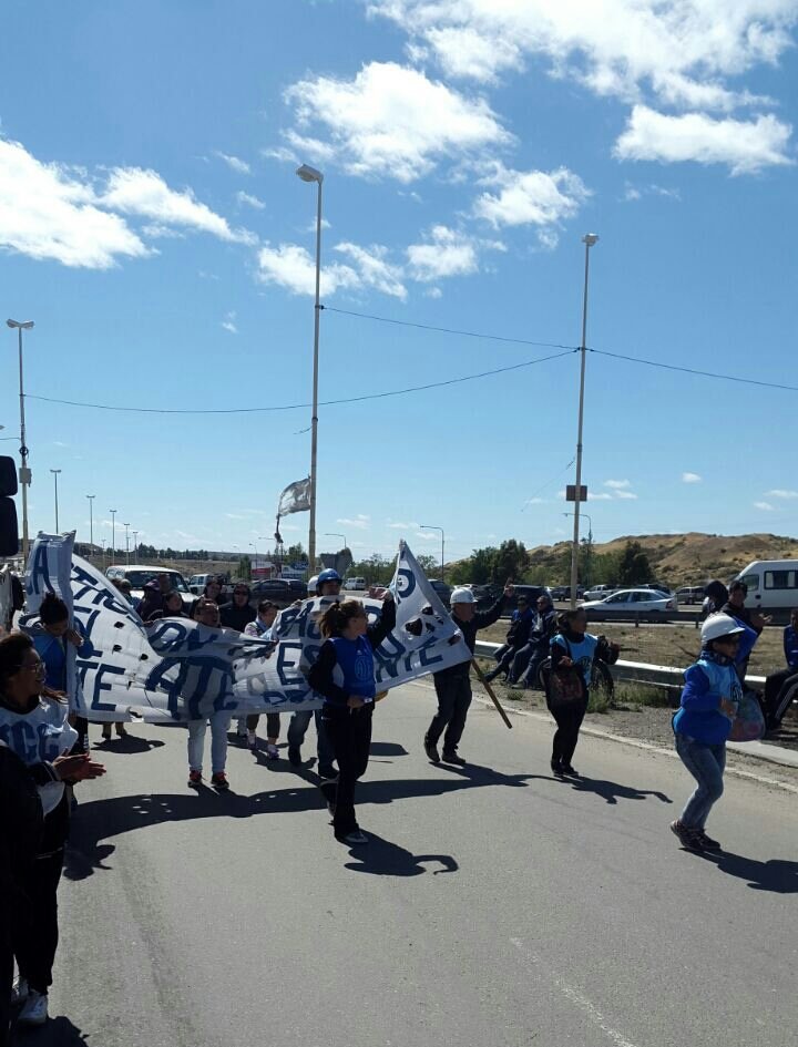 Yo_Claudia's tweet photo. #13D
#Comodorazo
Hace frío
Cada vez llega más gente https://t.co/VAq6H6dYVP