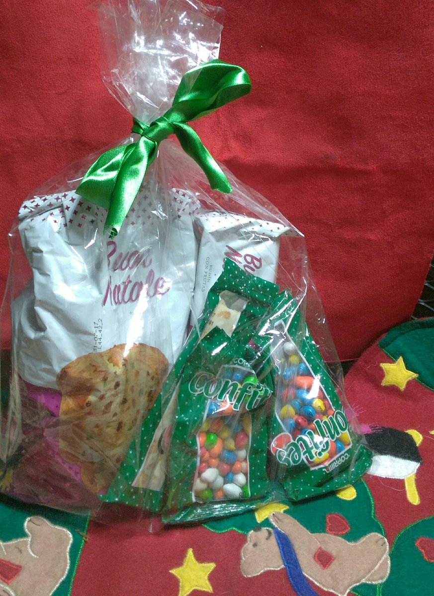 anco10's tweet photo. Y si..nuevamente con mucho esfuerzo y colaboración las bolsitas navideñas @darthesjuan1 @proyectosolid Gracias felices de haberlo logrado https://t.co/h21gmOqgJb