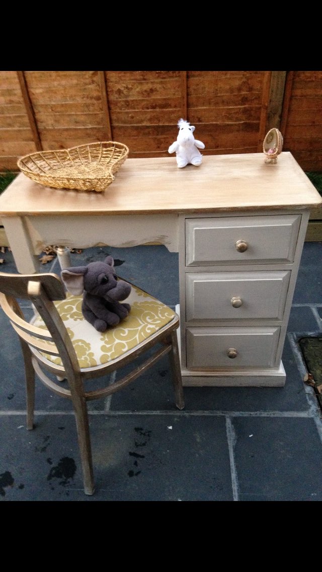 emmalawrence25's tweet photo. Pine dressing table I've upcycled#nearlychristmas#santascoming#furniture https://t.co/K9i6wveNbf