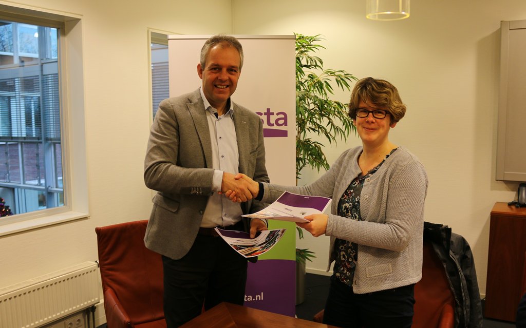 hansvangellecom's tweet photo. Maandag 12 december ondertekening samenwerkingsovereenkomst
Domesta / Huurdersplatform SAM
Bert Moormann en Anneke Lubbinge https://t.co/MLIqlOiVn0