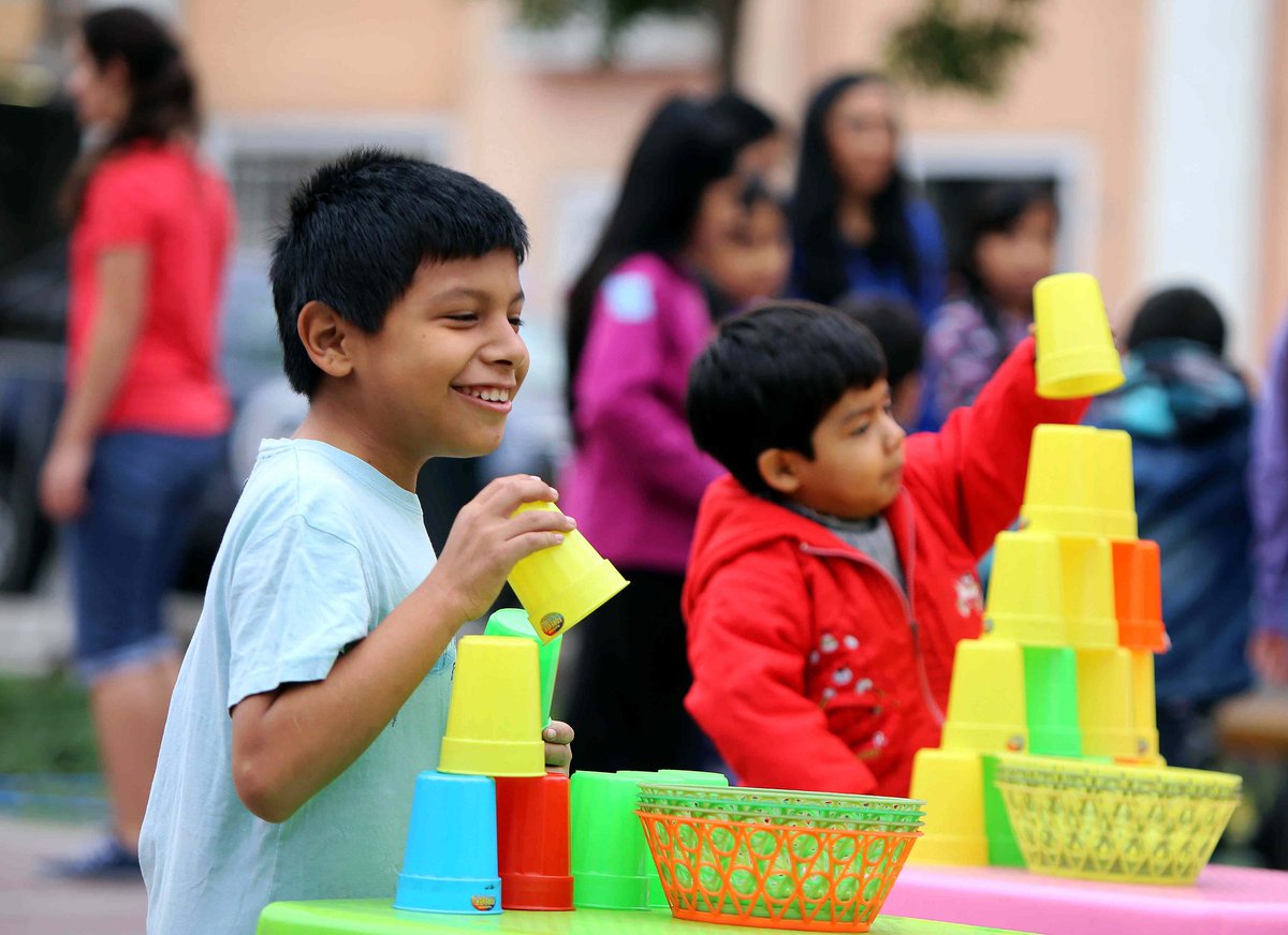 #RecréateLima te invita a la #chocolatadaNavideña en el colegio Alberto Abadía de Independencia desde las 2:30 pm -> goo.gl/9xJSDm