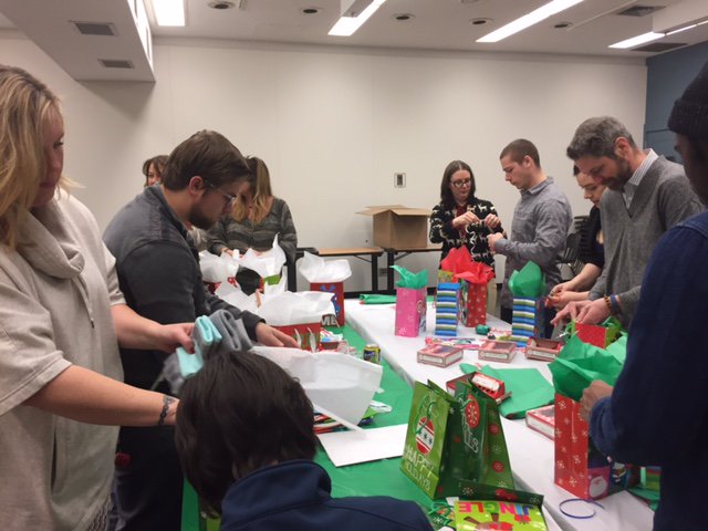 tomcox101's tweet photo. @TeamItemMaster wrapping presents for the Roberti Community House's Christmas Party! #happyholidays2016 #ItemMaster #RobertiCommunityHouse https://t.co/fpi9YuKNwv