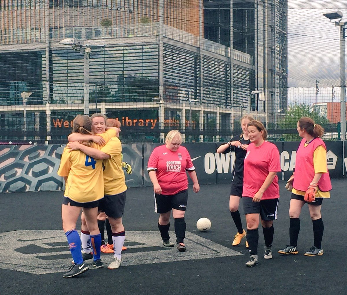 Ladies, fancy a kickabout b4 <a href="/AFCWimbledon/">AFC Wimbledon</a> game.
🗓️ This Saturday 
⏰ 12-1pm
🏟️ @kingsmeadowfac 
⚽ Ladies 30+ All abilities 
💰 £2 per player