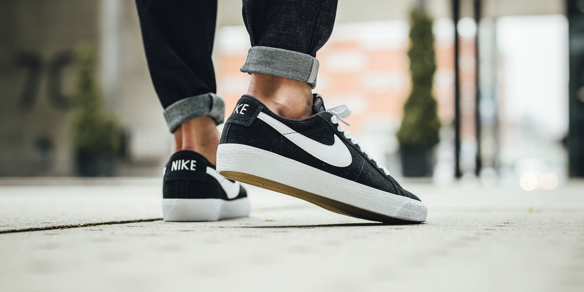 nike sb blazer zoom low black white