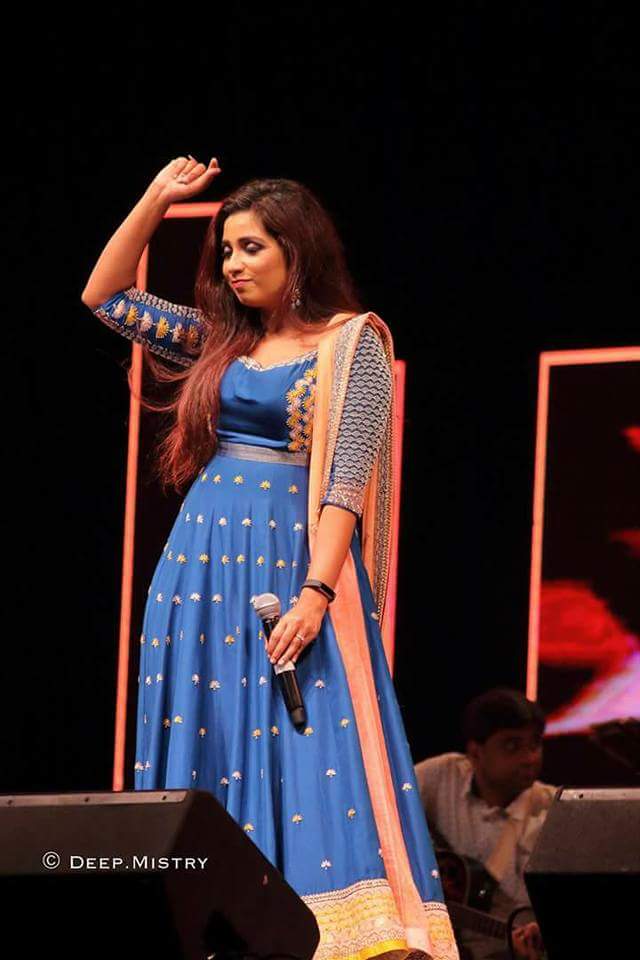 SonaSsg's tweet photo. Yepiiieeee!!! Finally got ur dancing moment &amp; m feeling dancing now!!!💃💃💃 @shreyaghoshal Di u rocked last night in #Vapi #11dec2016... 💃💃💃 https://t.co/nFZGaMP4rz