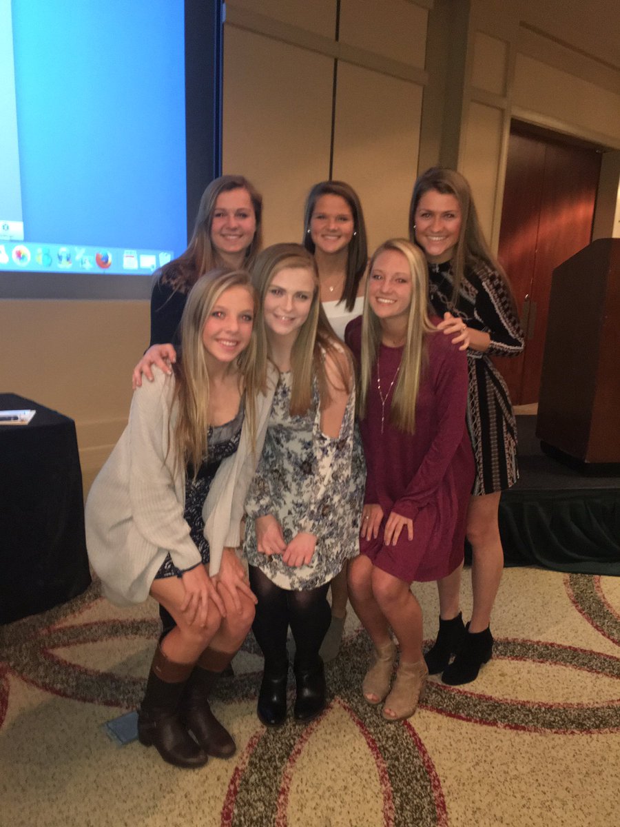 ridge_gsoccer's tweet photo. And with that, another successful season comes to a close. Passing the torch to our 2017 Ridge Soccer captains. Keep #CreatingTheLegacy 💚 https://t.co/m30iN4rhq6