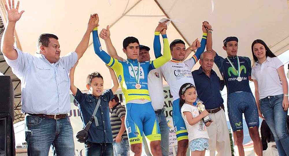 nuestrociclismo.com/27839/noticias… Fotos* Circuito #ciclismo Aguinaldo Cundinamarqués: victorias bogotanas y <a href="/JhojanGS/">Jhojan</a> protagonista en su homenaje