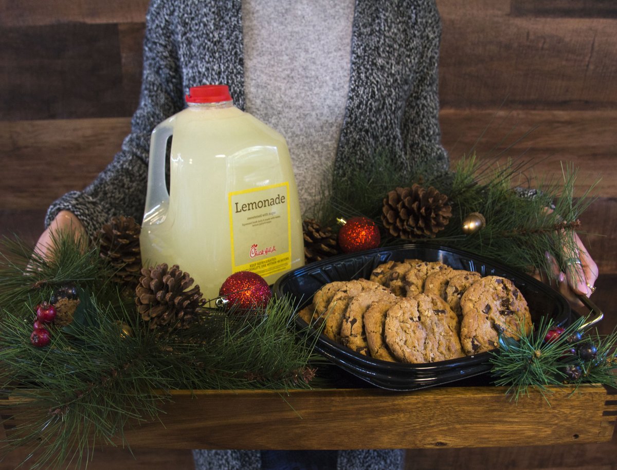 CFAAndSC's tweet image. What are you going to bring to the party?
Well, here's an idea!
#ChickfilaCatering #CookiesAndLemonade