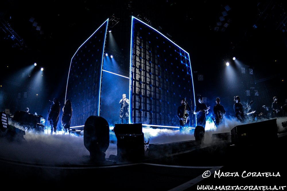 kickagency's tweet photo. Per i fan di #MarcoMengoniLiveOro e #marcomengoni foto del 25.11.2016! #kickagency per #TheBase ha offerto il servizio Runner! #eventprofs https://t.co/IK2tVYNRQA