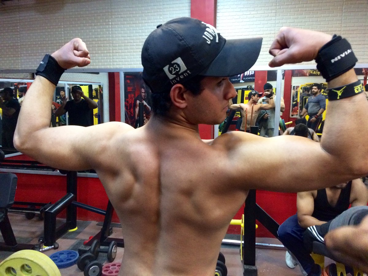 varunkhera_2's tweet photo. There are seven days in a week and someday isn’t one of them. #varunkhera #fitnesstrainer #bodydesignclub #dreamchasin #preparingfor2017 https://t.co/k3NZXxSonw