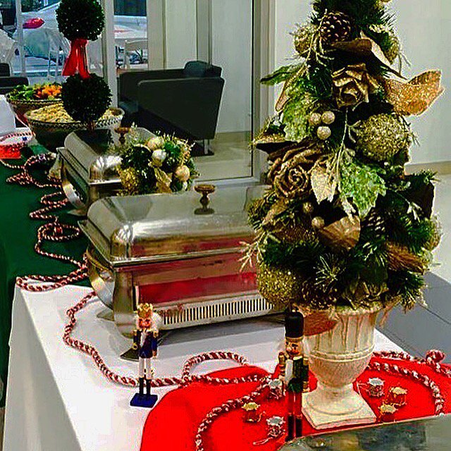 Happy Holidays 

Contact us for all catering needs.
#wedding #companyparty #holidayparty #reunion #celebration