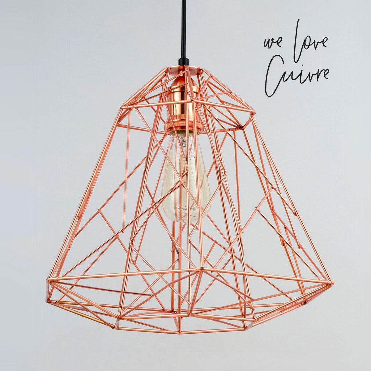 nv_gallery's tweet photo. Notre suspension EXCES met en valeur la pièce en un éclair ! : https://t.co/2GLSv8ESEk #welovecopper #suspensiondesign #lampecuivre https://t.co/s76Kan6B3T