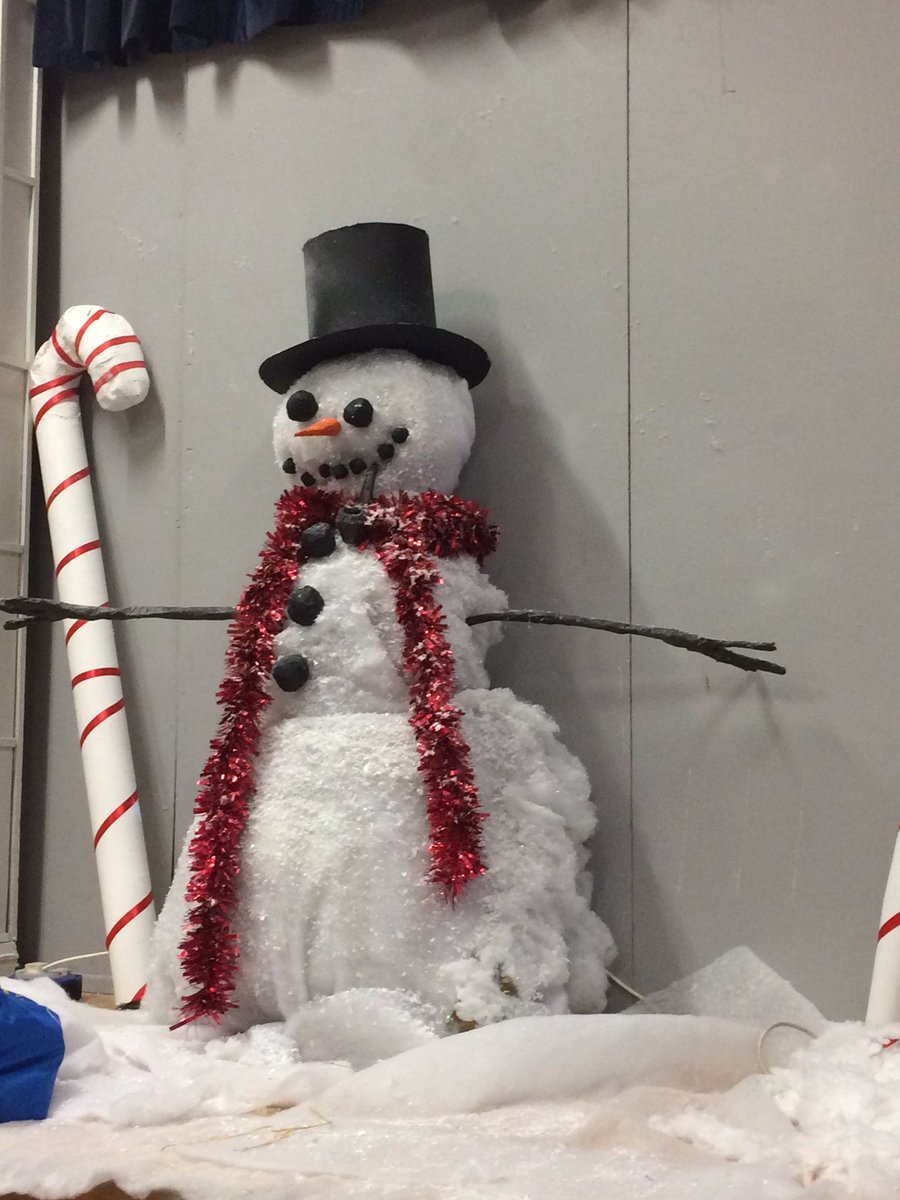 DeerparkCBS's tweet photo. The hall is being transformed for tomorrows #Christmasdinner #festivefeast #turkey #ham #studentdinner 🎅🏻☃️👍🏻 https://t.co/KUZOreONqA