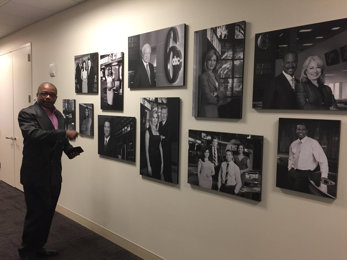 IBX's tweet image. Breaking news… @OnPoint24_7 makes balloon suggestions for 2017 Thanksgiving parade while Julius poses w/his fav morn crew #FearlessFirsts