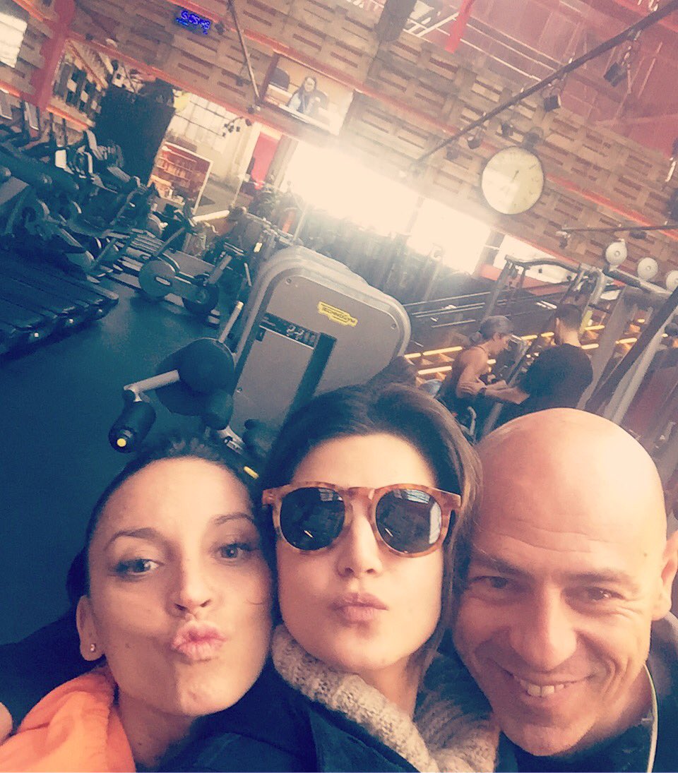ClaraLago1's tweet photo. Que hace uno en un viaje express? Pasar por casa, ir a un evento solidario...y pasar por la segunda casa!! 😅
@BoutiqueGym 🙌🏼❤️ @MartinG_EP https://t.co/zSglnLKKCL
