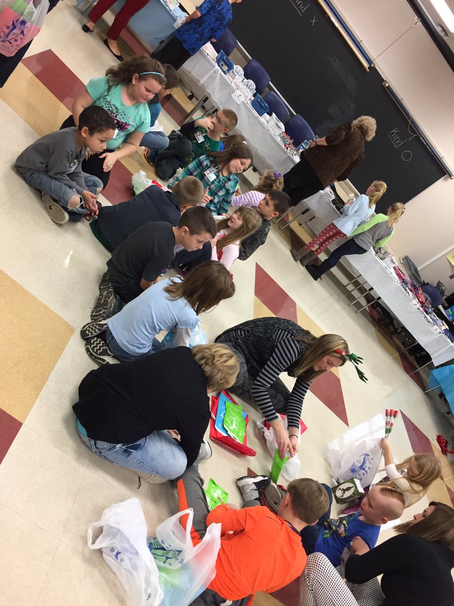 GES_mbmeyer's tweet image. Holiday shop at GES! #GESPirates #penguinfun @PPHolidayShoppe