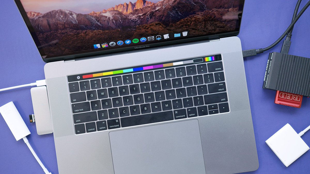 MKBHD's tweet image. NEW VIDEO - 2016 MacBook Pro with Touch Bar Review! Worth It? youtu.be/DhCJuJoE6wM - RT!