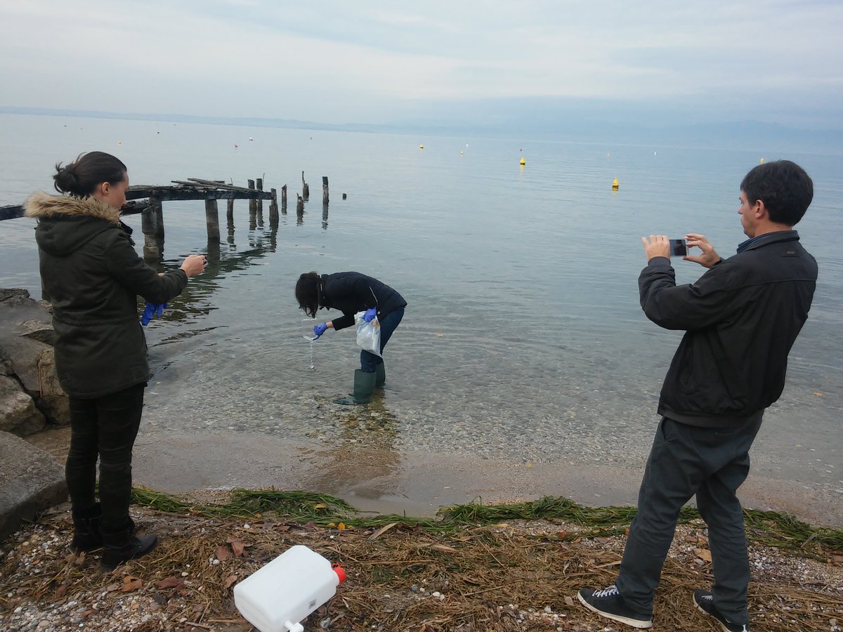intcatch's tweet image. Checking our project sites! Sampling carried out at Villa Bagatta shore of Lake Garda