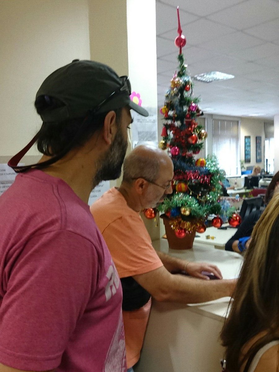 utectera's tweet photo. Entregan petitorio formal en Mesa de Entrada del Ministerio #discriminaciónsalarial https://t.co/YzeS1uLjsm