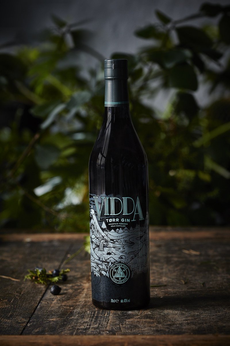 The perfect gift to receive this #Christmas. VIDDA Tørr Gin available at masterofmalt.com/gin/oslo-handv… #gin #nordic #g&amp;t