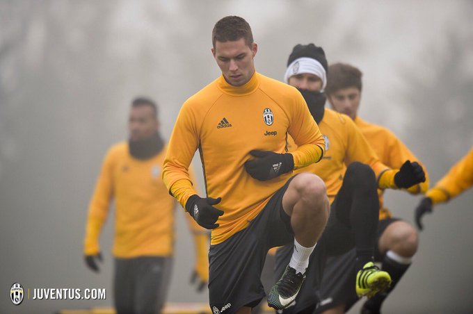 View image on Twitter