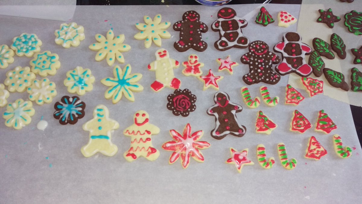 CHEOYouthNet's tweet photo. Coooookies! #TalkDoConnect https://t.co/FvvR3SBY78