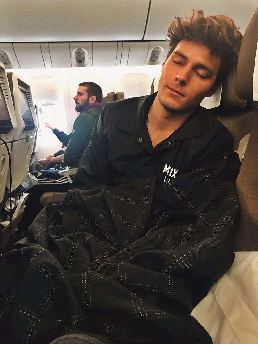 lifeaseva's tweet photo. Me catching bae sleeping vs bae catching me sleeping https://t.co/tvXqypFIcp