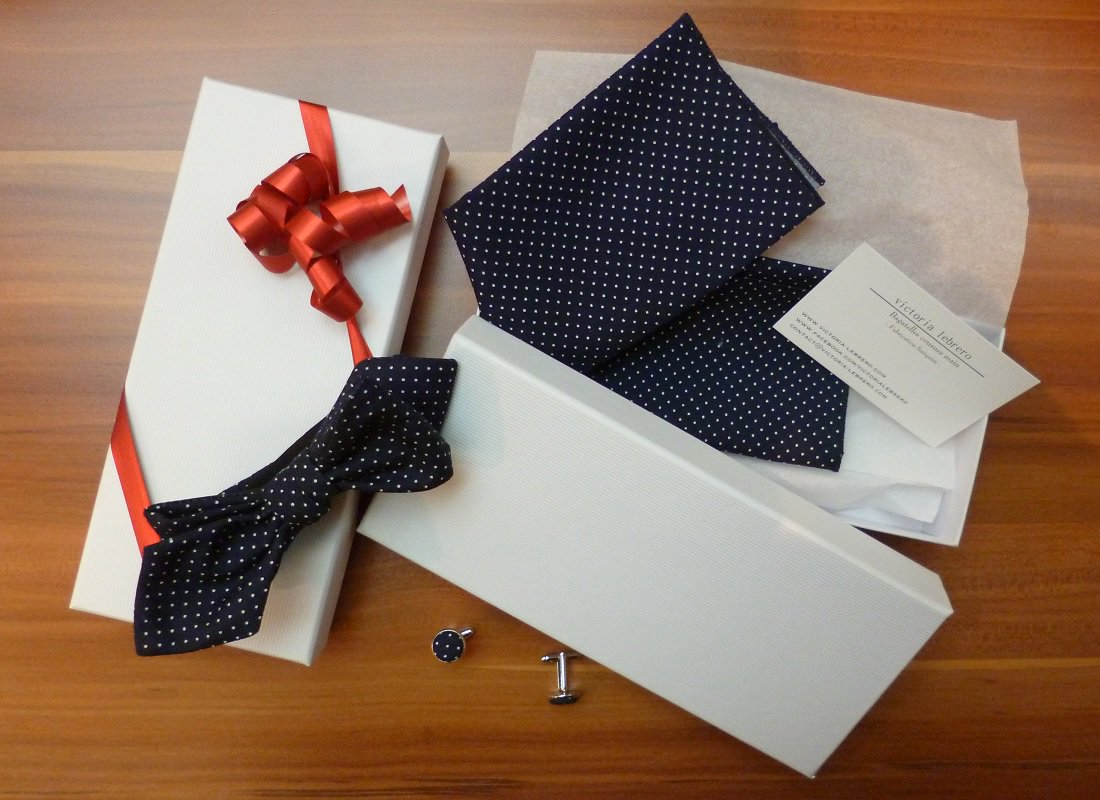 MensCodeRennes's tweet photo. Découvrez nos coffrets festifs en boutique !
Un véritable nœud papillon cousu main à Rennes et ses accessoires :
https://t.co/0uEZG0vZK3 https://t.co/N1uNds5rGx
