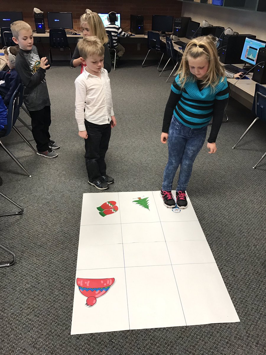 AHorp's tweet image. Winter coding in 1st grade! #HourofCode #wintercoding #edtech #code #engagedlearners @BurrosHillsboro