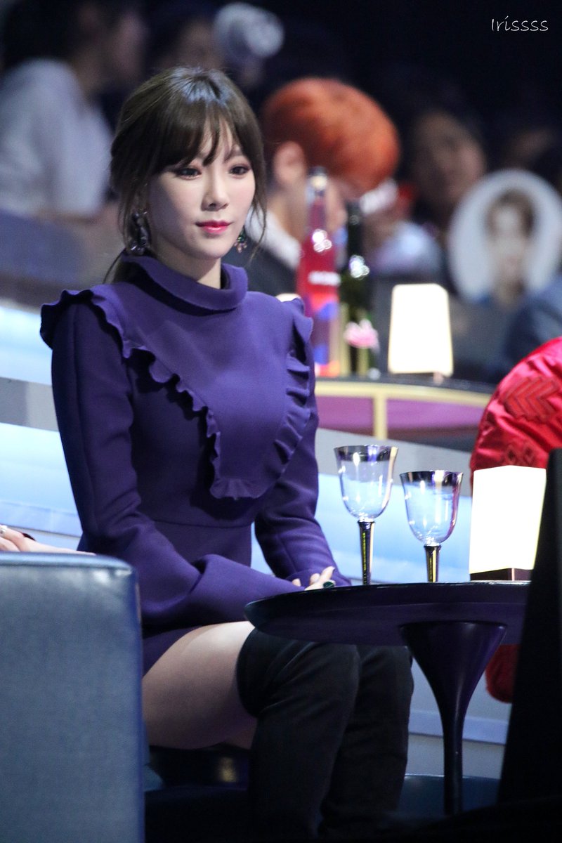 [PIC][01-12-2016]TaeYeon khởi hành đi Hồng Kông để tham dự "2016 Mnet Asian Music Awards" vào hôm nay  - Page 10 CzkpabCVIAEa2Mk