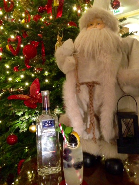 CrownClub_Gsy's tweet photo. The Christmas countdown continues with day 13 revealing the Santa Collins tailored with the divine @MartinMillerGin https://t.co/BO81sxxD3a https://t.co/5oVKdrRh1w