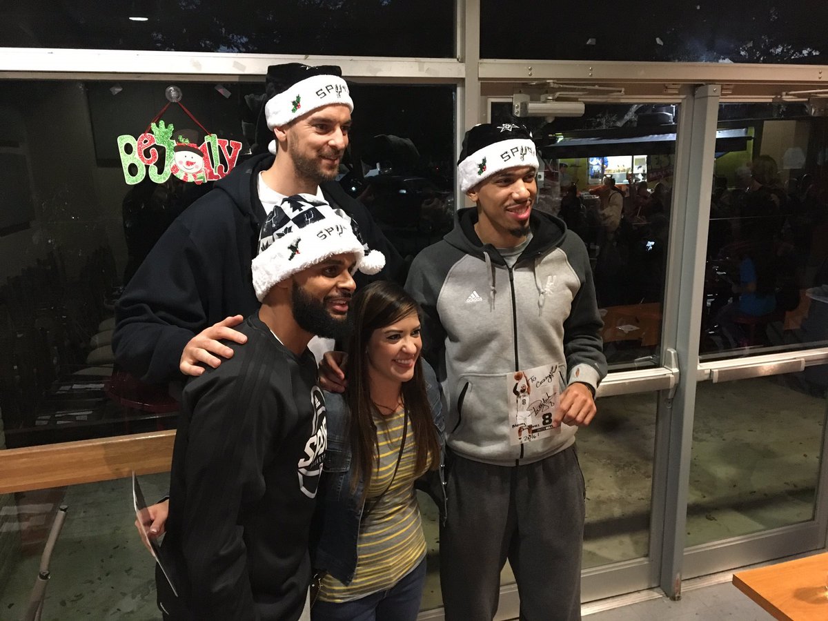 Bda Sports On Twitter Danny Green At Basso Friends Christmas Carnival Last Night Bringing All The Joy To The Kids Holidayspirit Dgreen 14 Richardcoliver Https T Co Ztsvt7qlaq