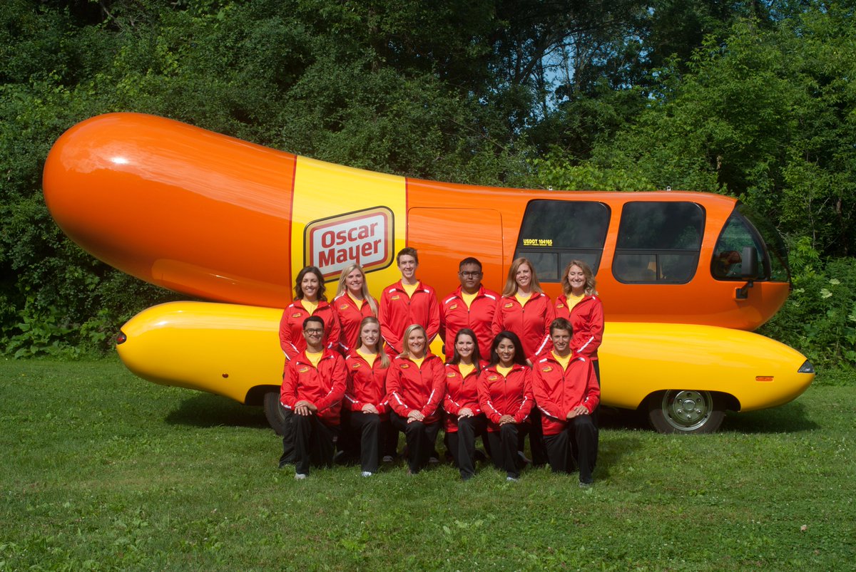 Wienermobile's tweet image. Calling all hot dog lovers! Apply to be a Hotdogger by January 31st! Visit OscarMayer.com/Wienermobile for more info!