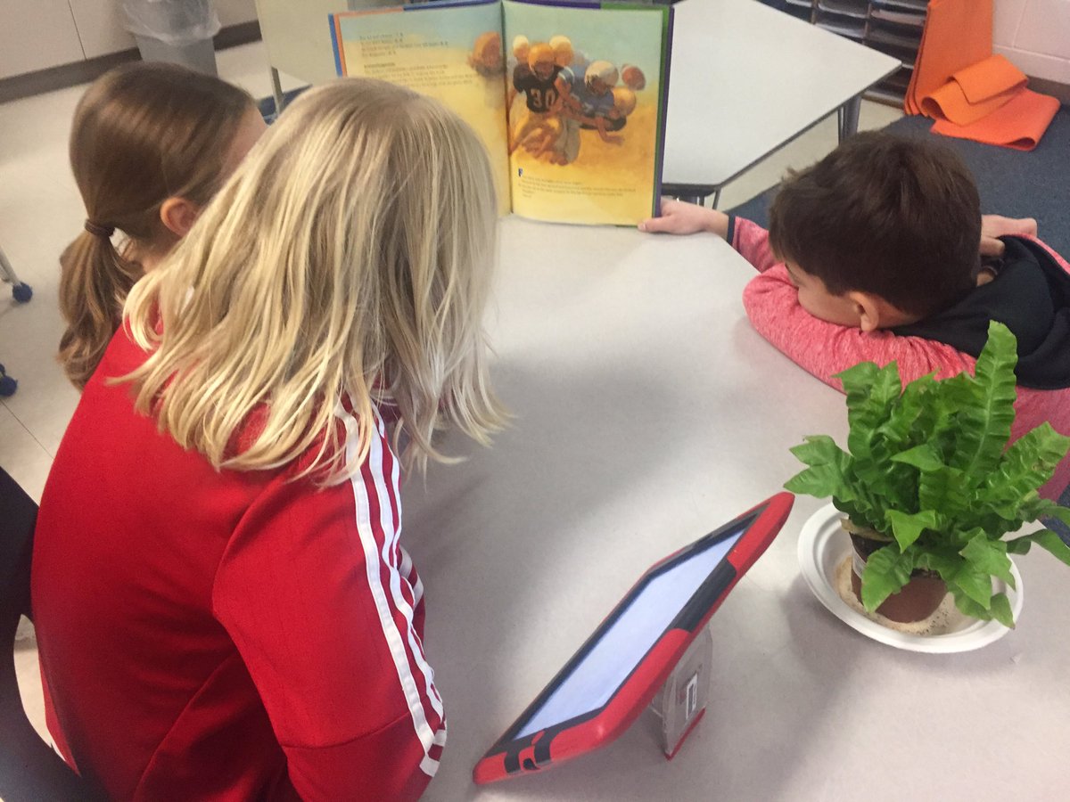 Lines3MW's tweet photo. Working with partners and picture books to practice our interpretive reading skills. #wideawakereaders #findingtheme @KatieMuhtaris https://t.co/5gBwim1qy7