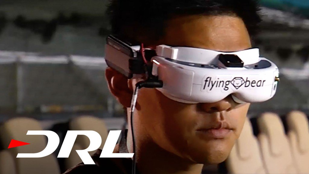 A Lot of Noise, A Bunch of Lights &amp; Tons of Crashing beardroppingsblog.wordpress.com/2016/12/13/a-l…